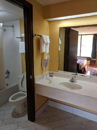 Days By Wyndham Saint Thomas West Hospital 2*