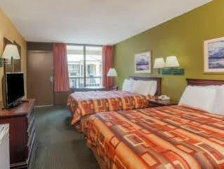 Hotel Days By Wyndham Saint Thomas West Hospital